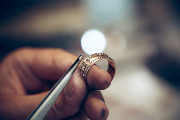 一粒ダイヤの指輪のデザインを紹介！普段使いに向いているタイプとは 
