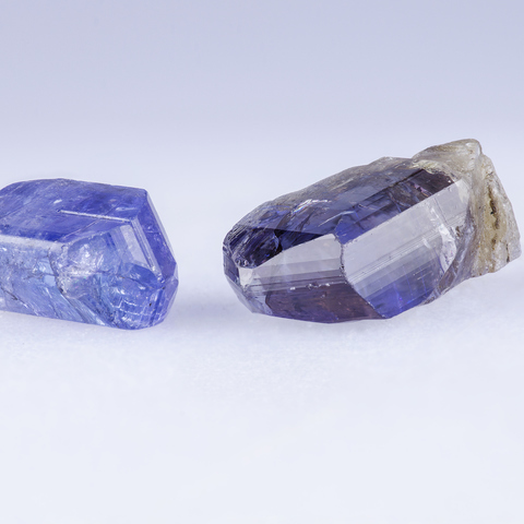 タンザナイトを魅力を徹底解説！美しい青色が特徴の宝石